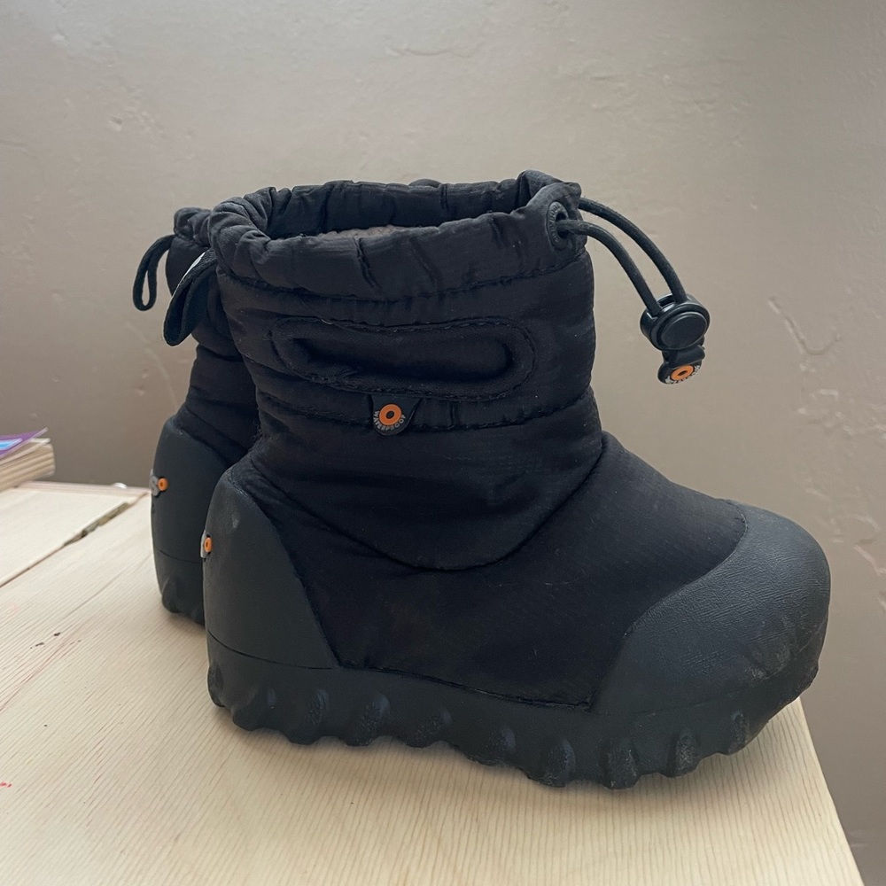 Toddler Boggs winter boots